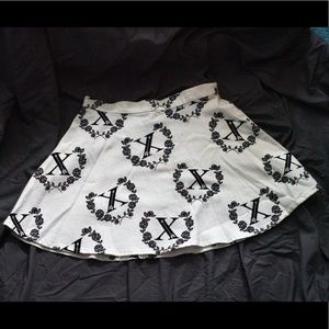 H&M - white A-line skirt with rose print detail